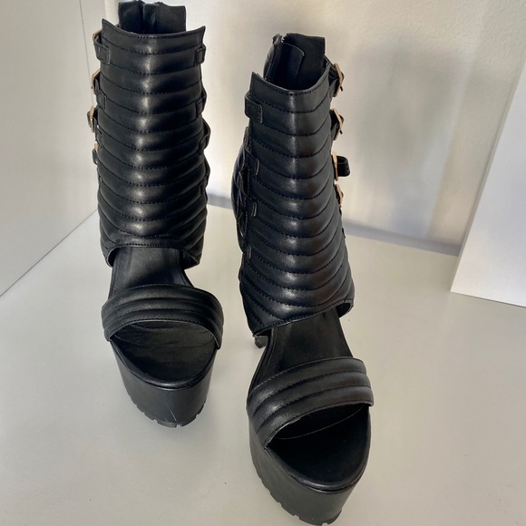 Steve Madden NWOT Black Jump Off Platforms - Picture 2 of 4